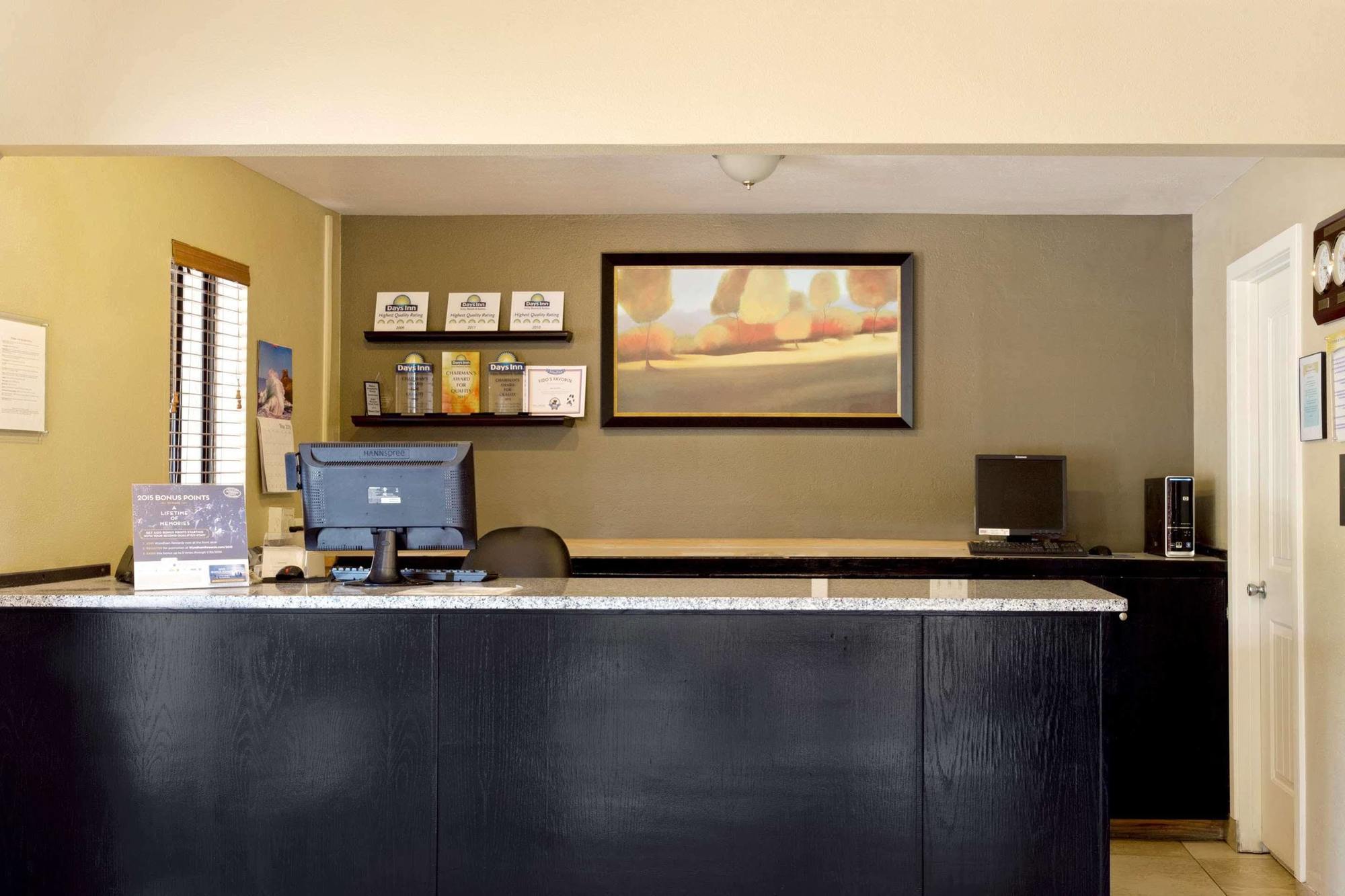 Days Inn By Wyndham Provo Eksteriør bilde